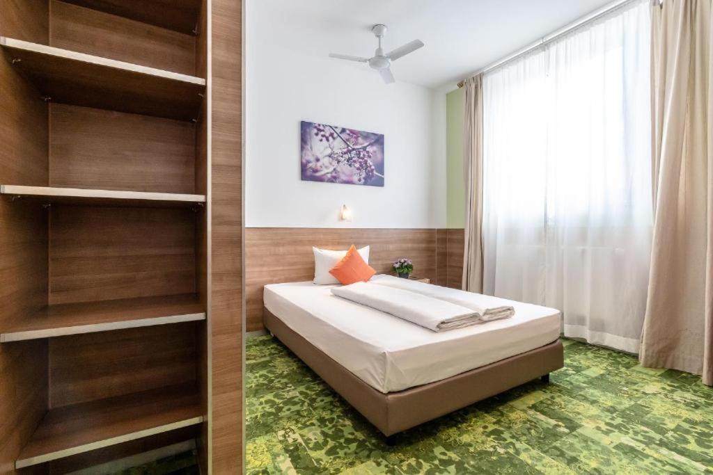 24Seven Apartments - Self Check-In Altdorf  Eksteriør billede