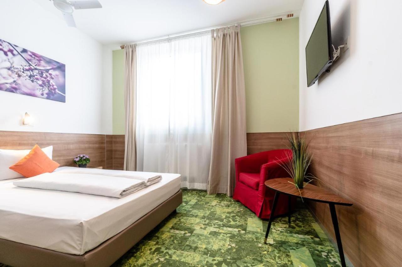 24Seven Apartments - Self Check-In Altdorf  Eksteriør billede